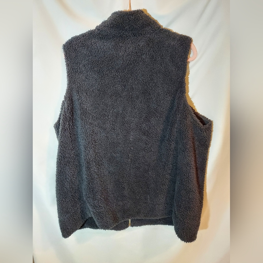 For the Republic Extra Soft Black Furry Pocketed Zip Up Vest - Size 2X - Picture 2 of 6